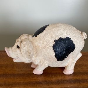 Pig decorative  sculpture 7” x 4 1/2” Prev Owned VG Cond no chips or marks